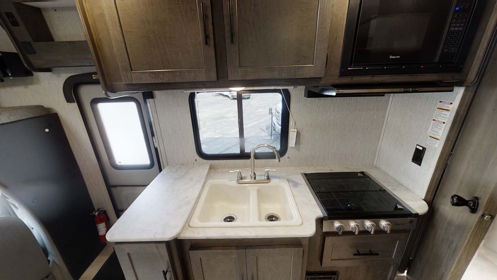 Leprechaun 230FS - Ford 350 - Coachmen RV