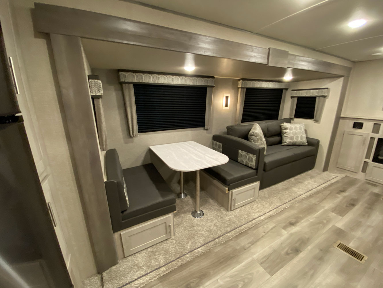 Catalina Legacy Edition 303RKDS - Coachmen RV