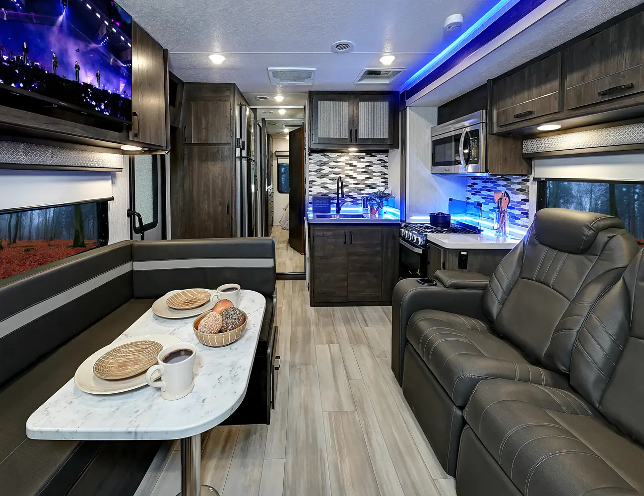 Entourage Class C Motorhomes - Coachmen RV