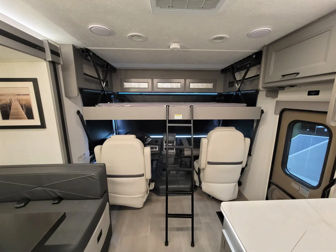 Encore 325SS - Coachmen RV