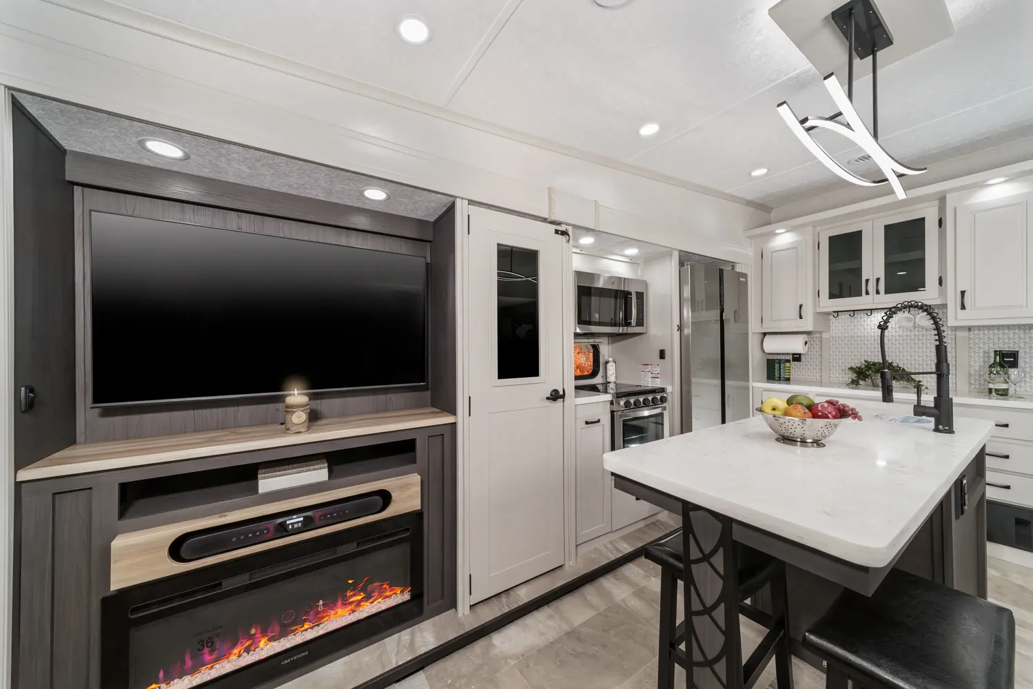 Phoenix Fifth Wheels - Coachmen RV