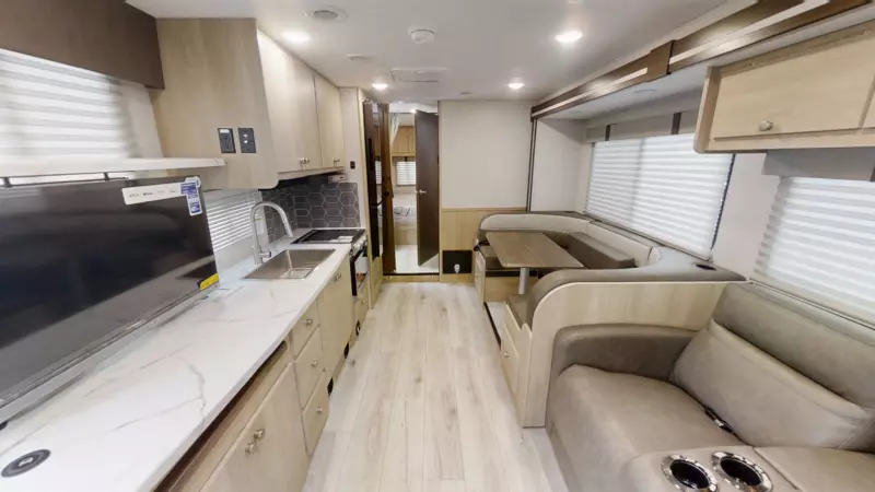 319MB - Ford E-450 Floorplan Main Room