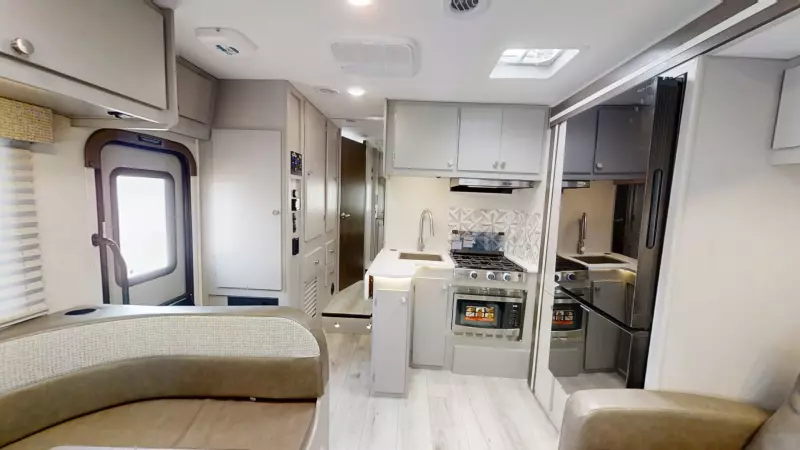 26DS - Ford E-450 Floorplan Main Room