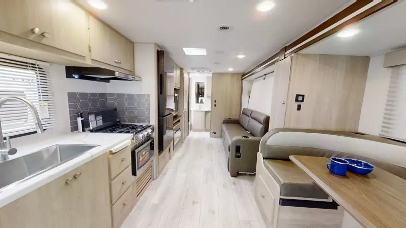 260MB - Ford E-450 Floorplan Main Room