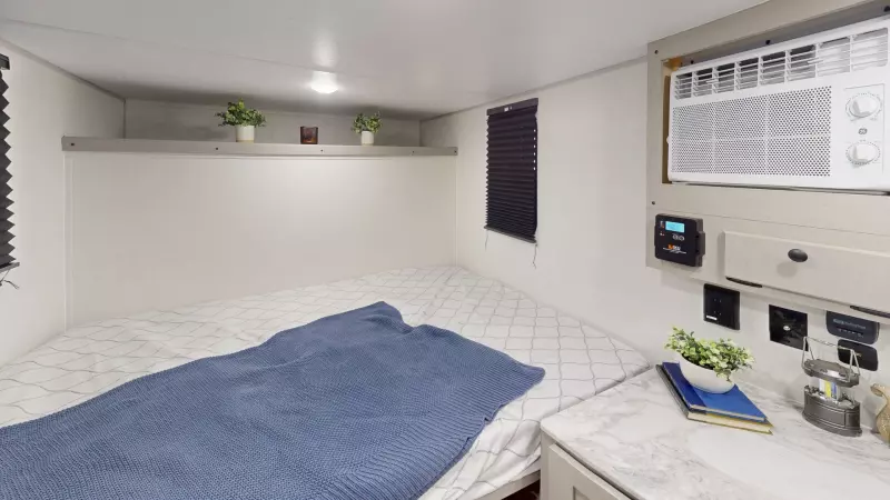 Clipper ROK Main Room